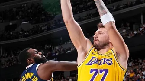 陈幸同、钱天一战胜对手，挺进WTT总决赛女双四强——央视新闻客户端讯